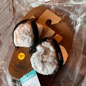 NWT Reef Cushion Sandals